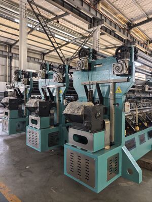 Büyük ölçekli ağ üretimi için Geniş Geniş Warp örgü makinesi